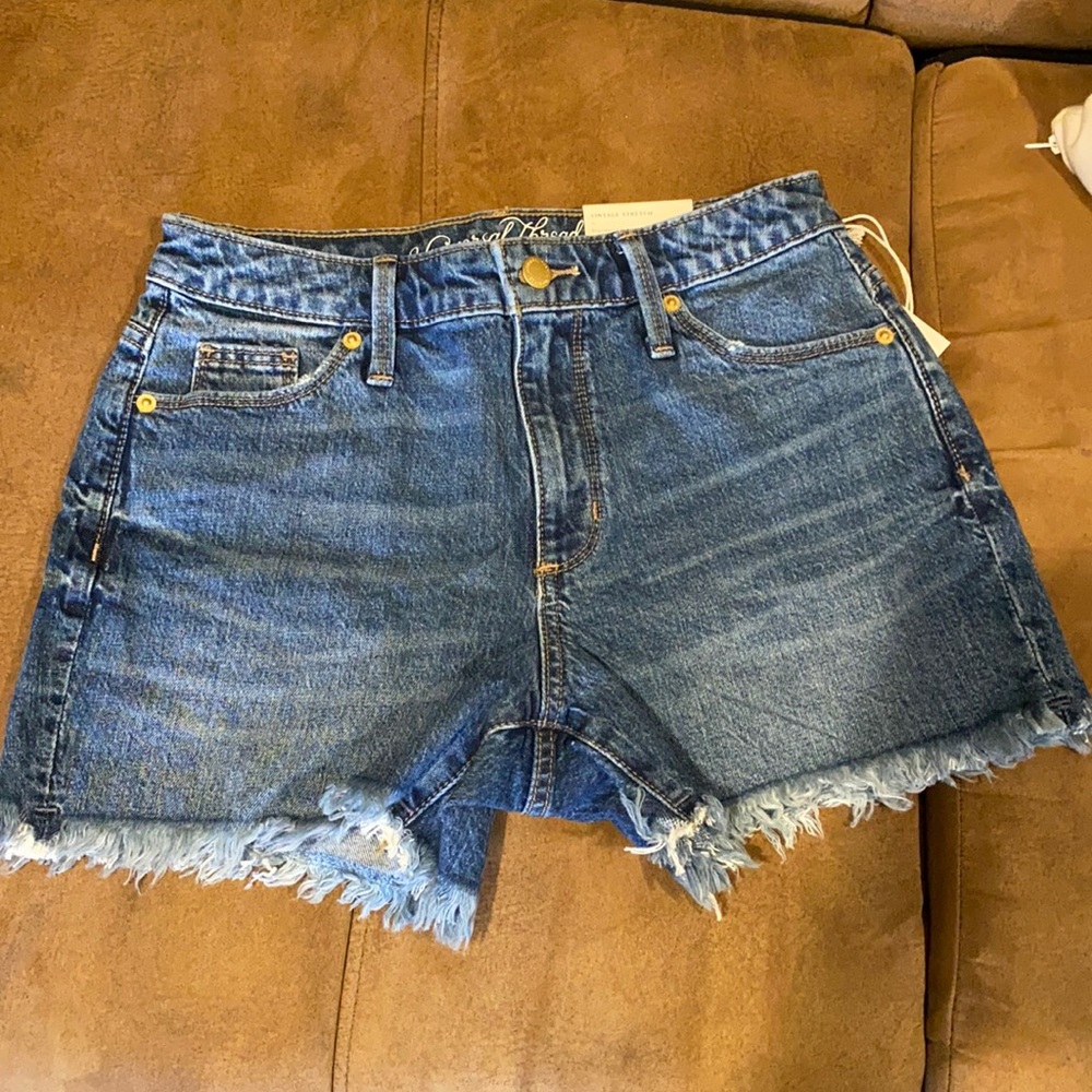 Universal thread shorts